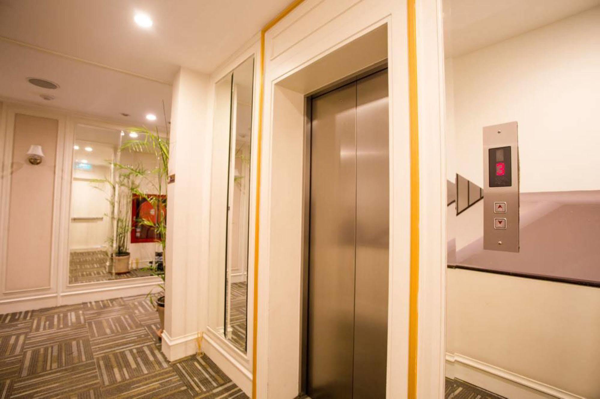 Aphrodite Inn Bangkok Banguecoque Exterior foto